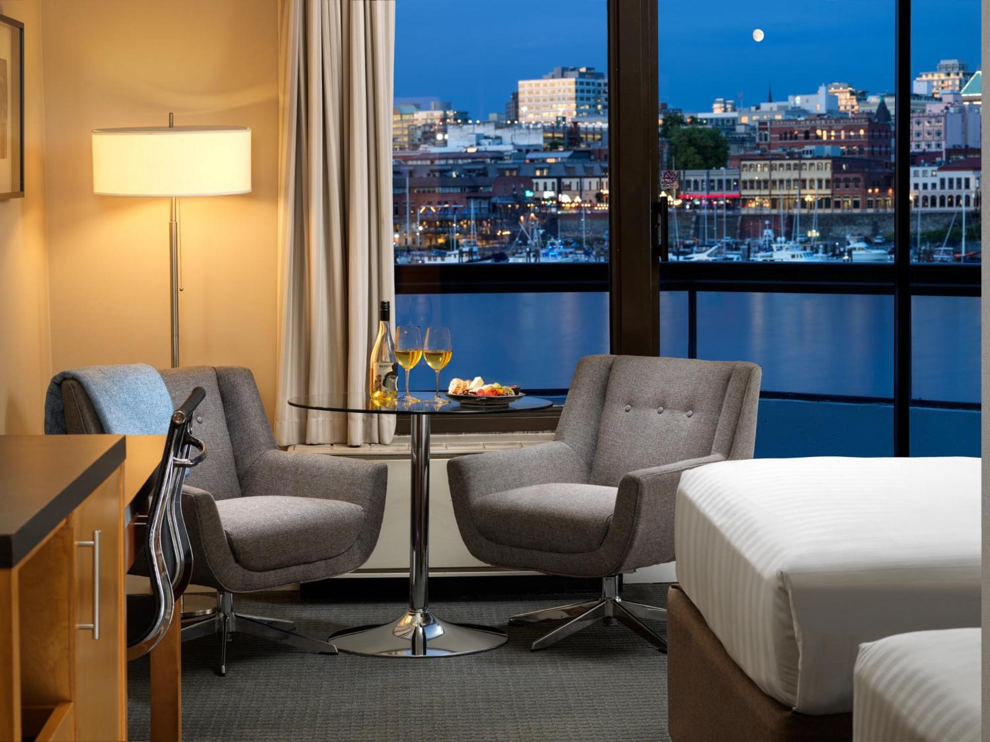 At Laurel Point Hotel 4*