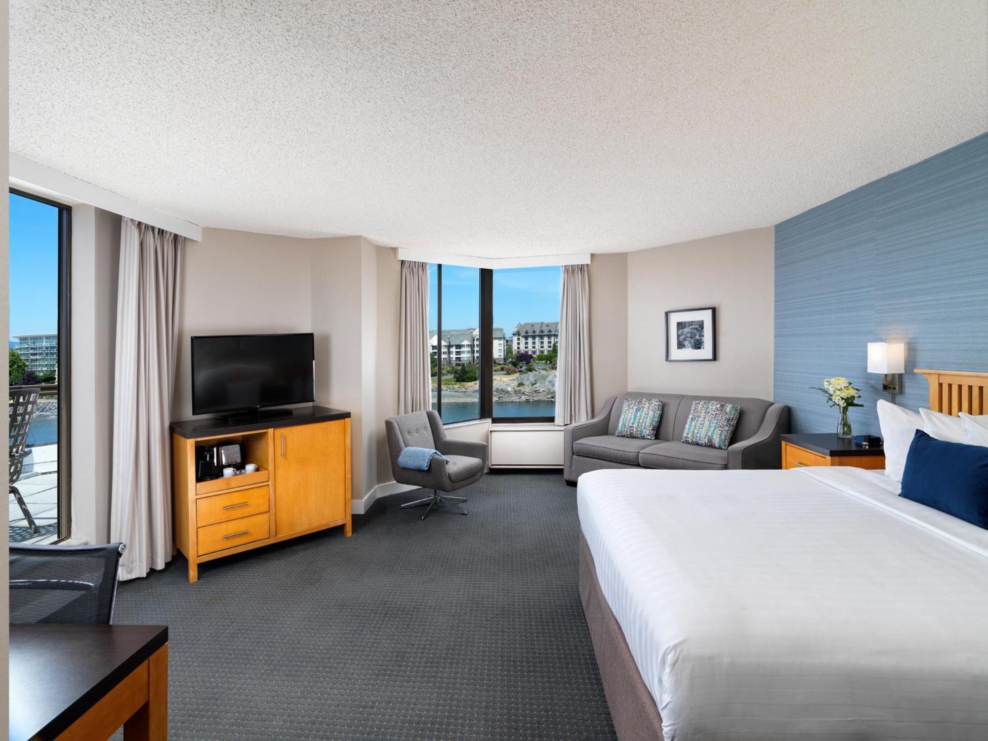 At Laurel Point Hotel 4*