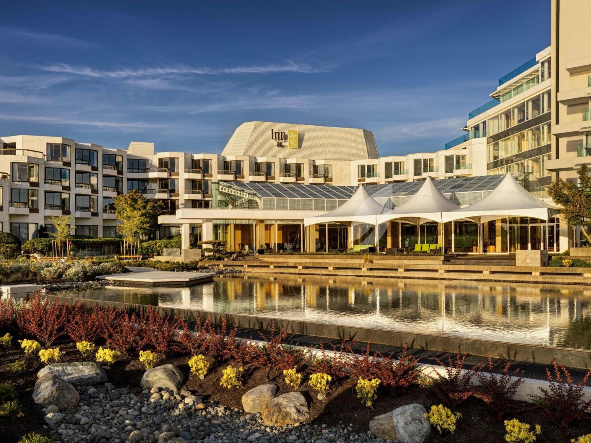 At Laurel Point Hotel 4*