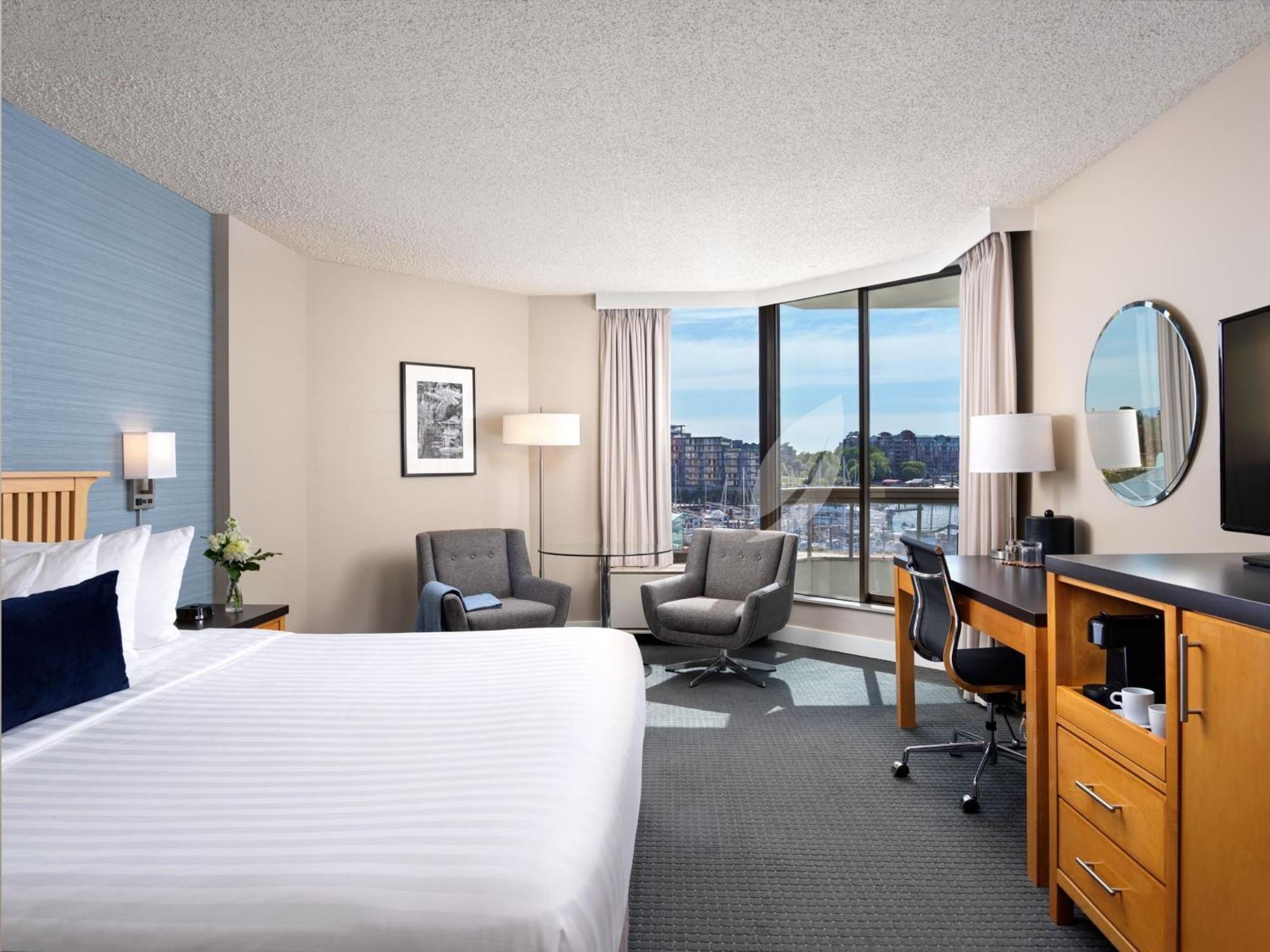 At Laurel Point 4*