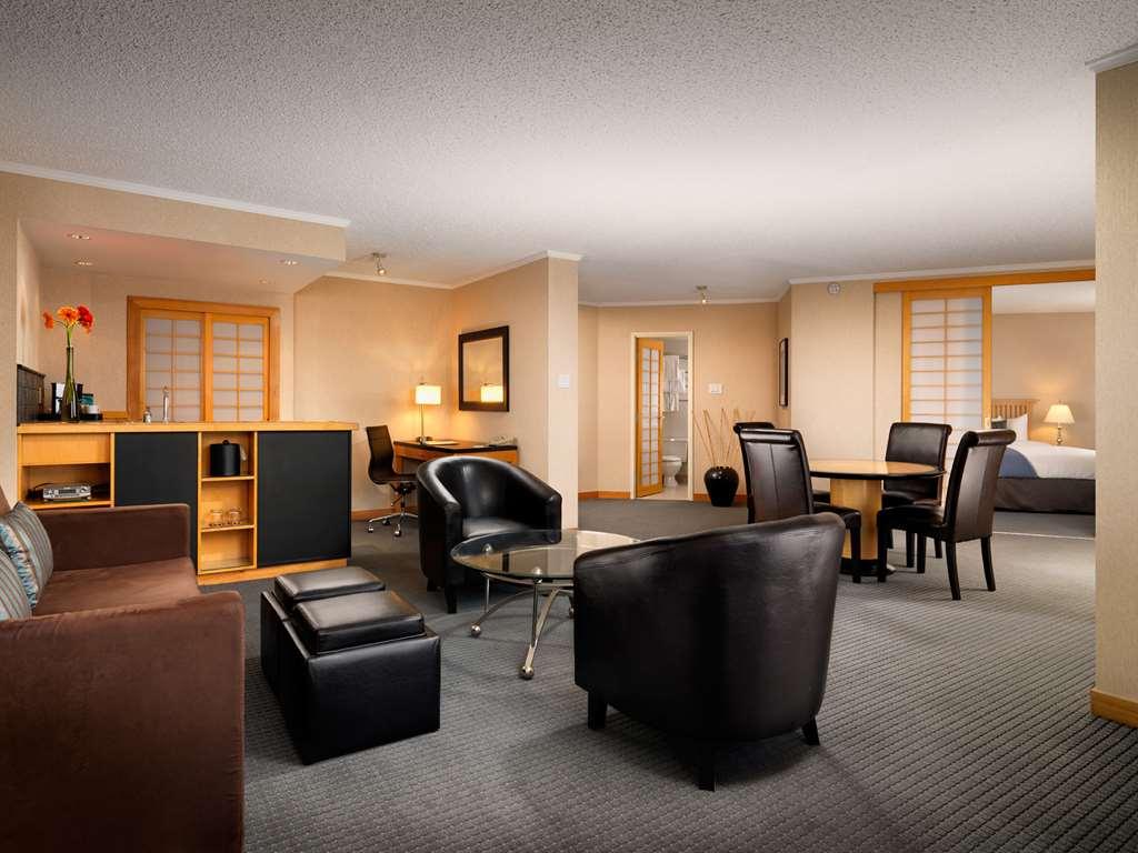 At Laurel Point 4* Victoria