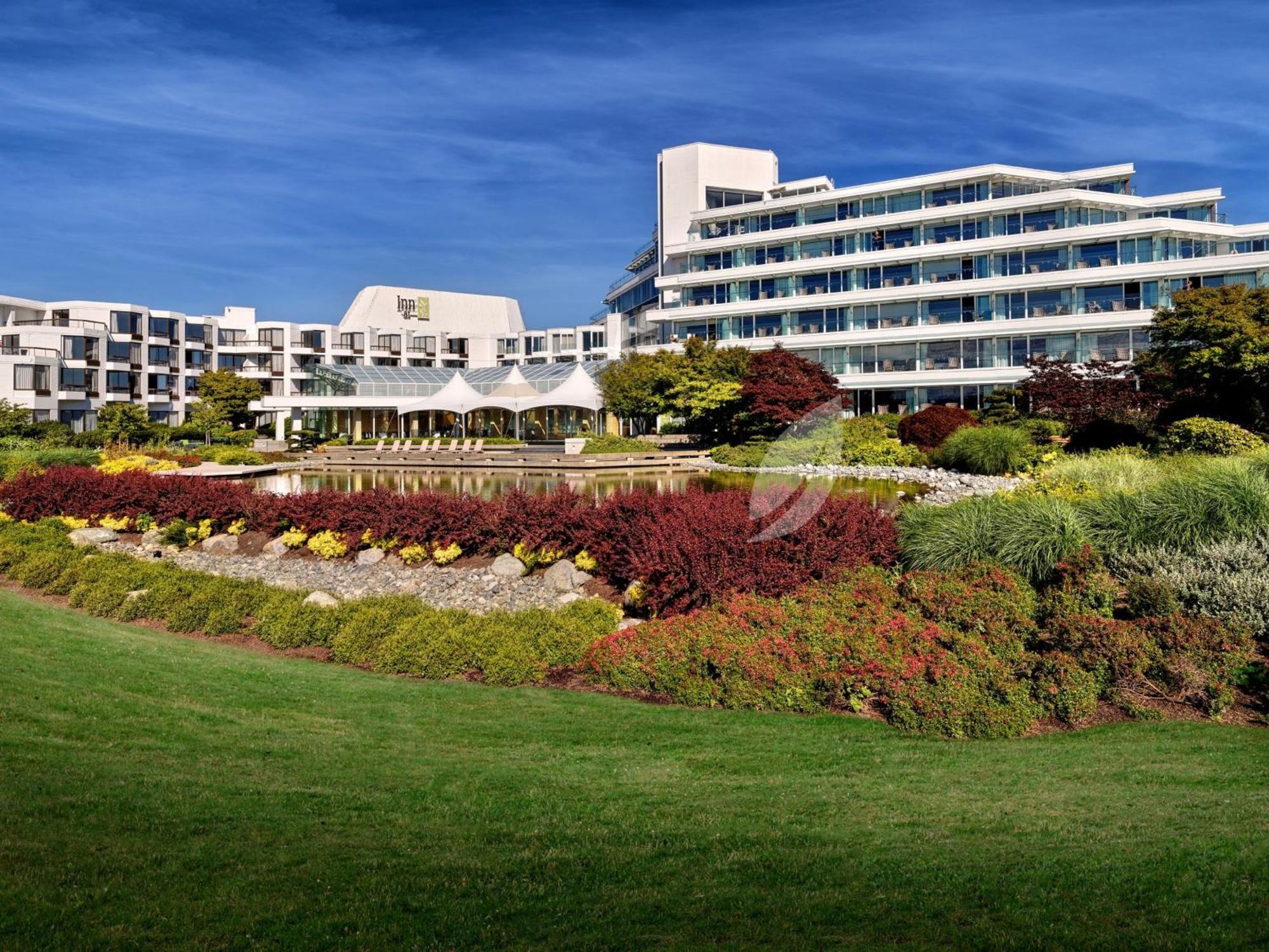 Hotel At Laurel Point 4*